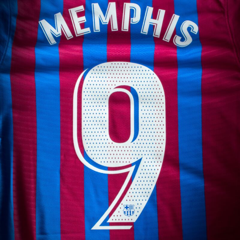 COLOUR PINK BARCELONA PLASTIC AWAY STYLE LETTER R = PLAYER SIZE 16 17 