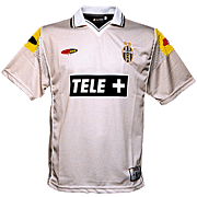 Juventus<br>Away Shirt<br>2000 - 2001